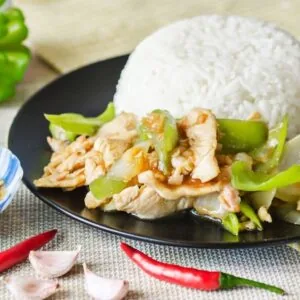 Fried pork with green pepper