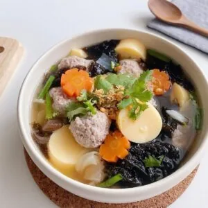 Seaweed Tofu Minced Meat Soup